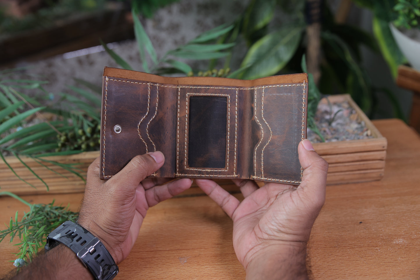 Trifold Leather Wallet, Brown. RR-B-85
