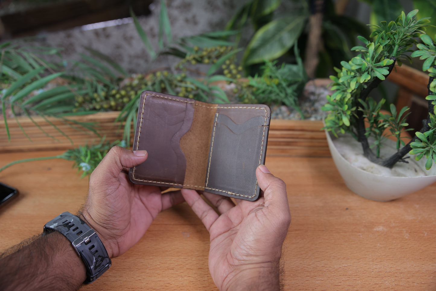 Classic Card Holder, Crazy Horse Leather, 6 Card Slots, Brown. RR-CH-B150