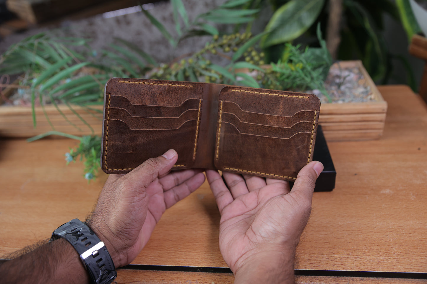 Bi-fold Pull-up Leather wallet, Hand Stitched. Camel Brown, RR-HD201