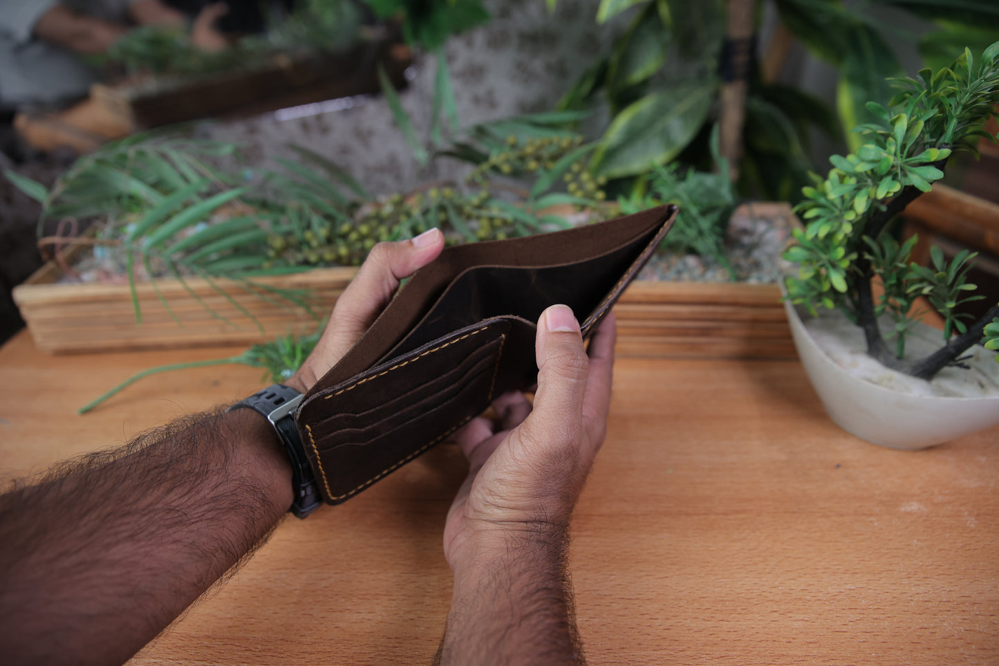 Bi-fold Pull-up Leather wallet, Hand Stitched. Dark Brown, RR-HD202